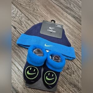 NIKE Newborn Infant Hat and Booties 2 Piece Set Blue SMILEY FACE Size 0-6 Month
